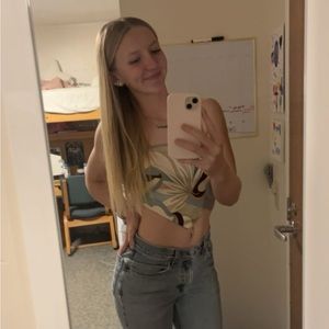 Meet your Posher, Avery